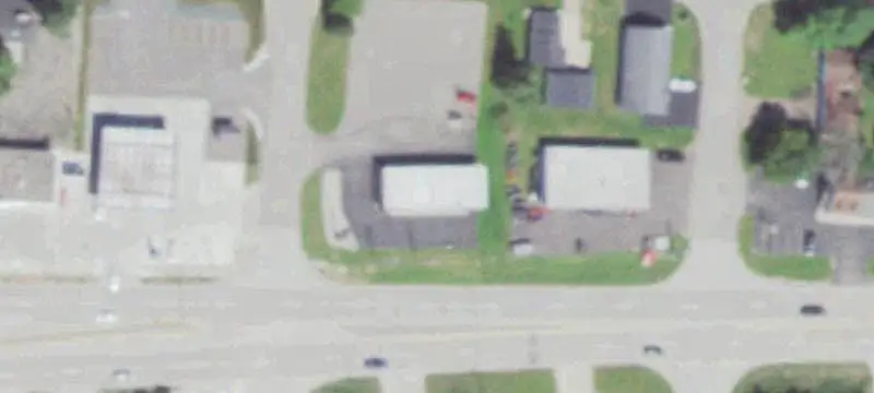Auto Shop with 5 Overhead Doors