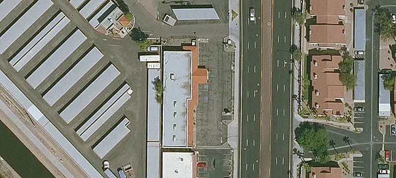 Divisible Office Building with Showroom