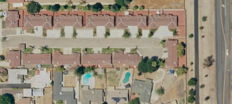 Four-Room Mixed-Use Building