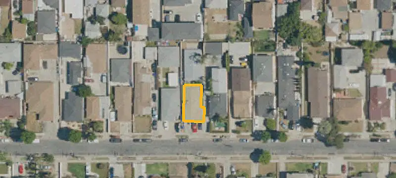 Two-Unit Duplex with Separated Layout