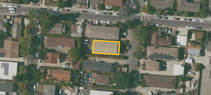 6-Unit Apartment Building