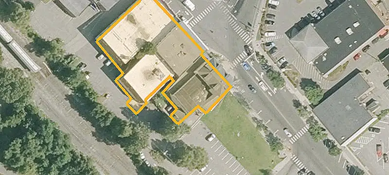 Open-Plan Retail Storefront