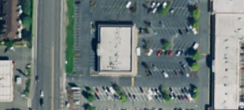 Safeway-Anchored Shopping Center