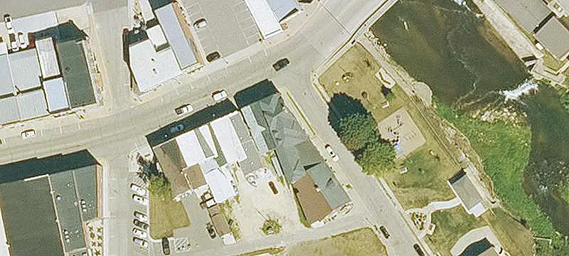 Mixed-Use Building with Apartment