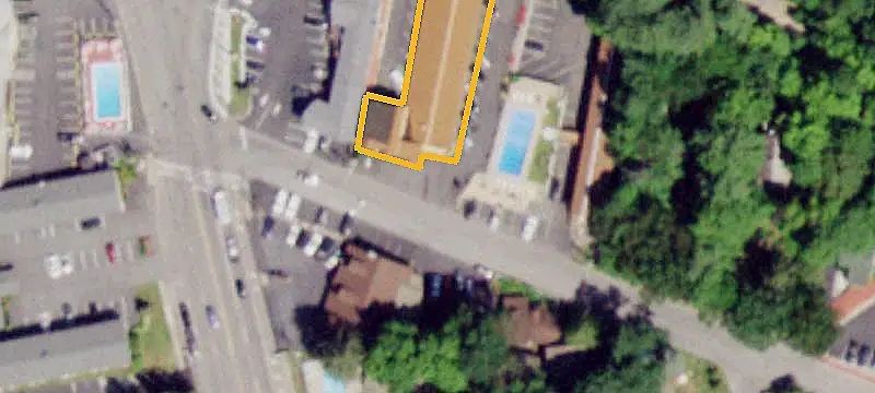Motel with Outdoor Pool