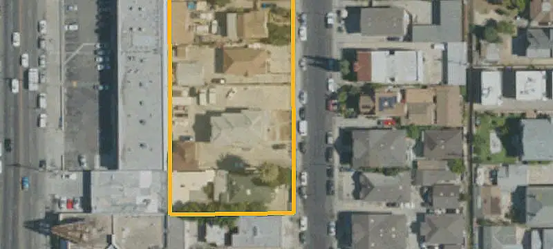 Multifamily Property with Detached Back House
