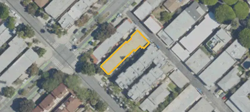 7-Unit Townhome-Style Apartment Building