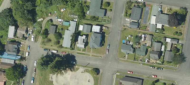 Triplex with Large Shop