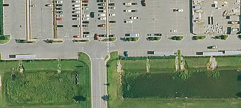 Signalized-Access Commercial Land