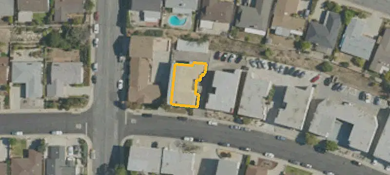 6-Unit Apartment Building
