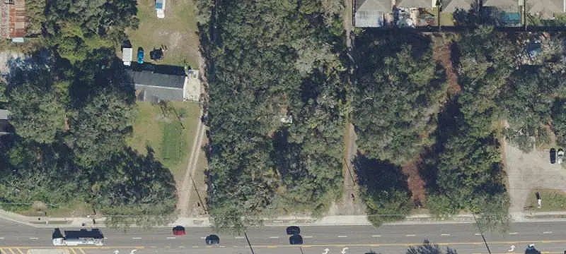 Signalized-Intersection Commercial Land