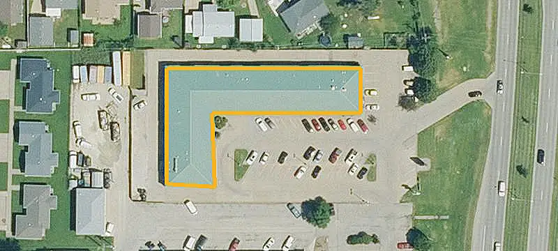 Shopping Center with Restaurant Endcaps
