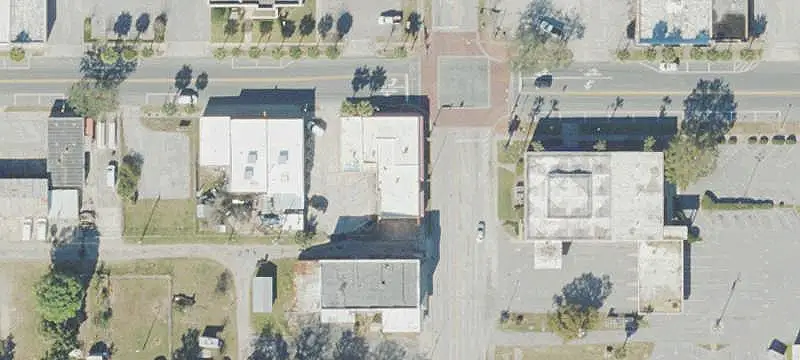 Three-Suite Mixed-Use Building
