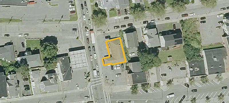 Corner-Lot Auto Repair Building