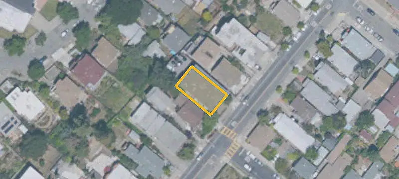 6-Unit Apartment Building