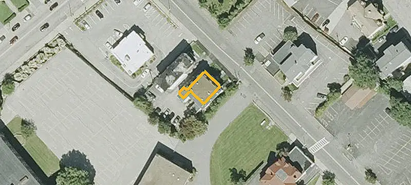 6-Unit Apartment Building