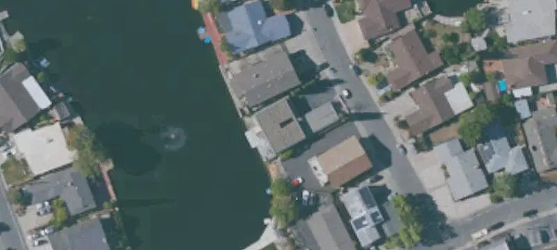 Lakefront Quadplex with Updated Apartments