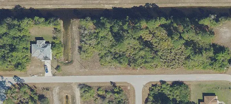 1037 Kellogg E Street, Lehigh Acres, FL 33974