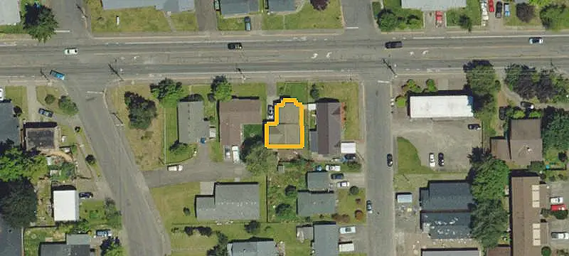 Flex Building with Fenced Yard