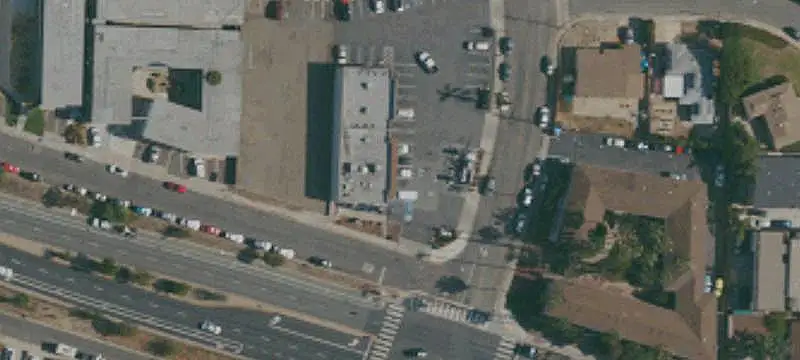 7-Eleven and Laundromat Shopping Center