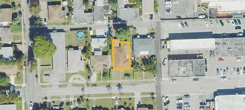 Triplex with Three Apartments