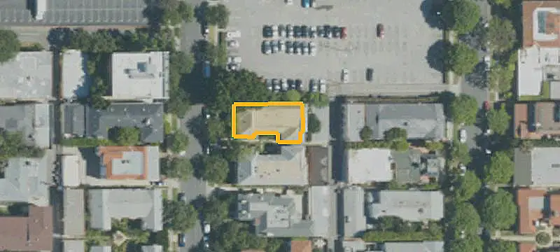 6-Unit Traditional Apartment Building