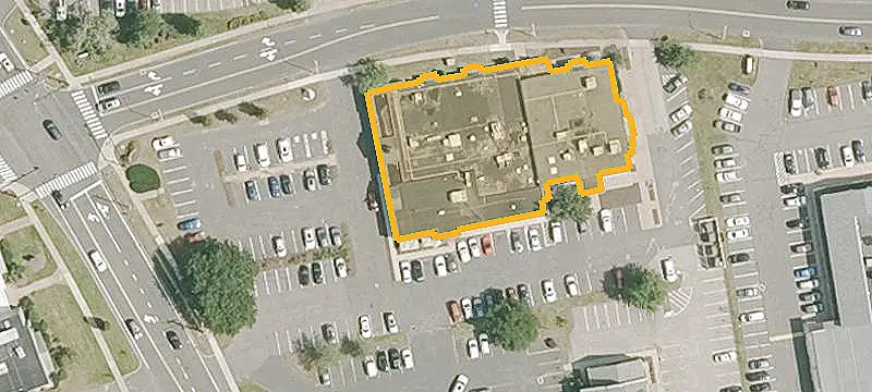 Retail Space in Retail Plaza