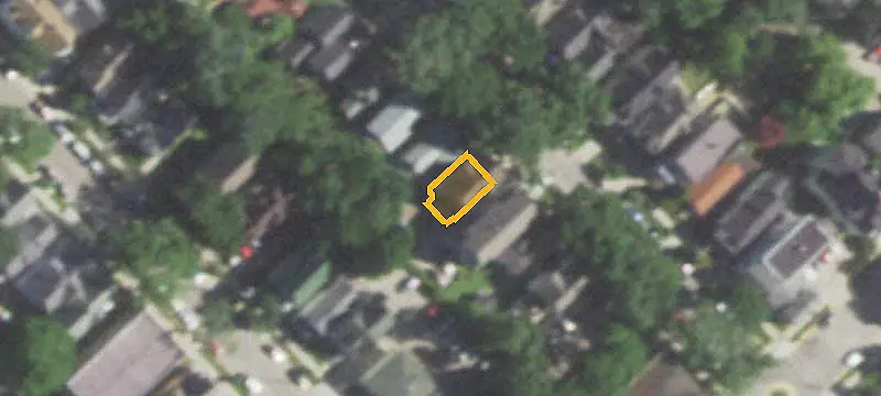 Eight-Bedroom Duplex with Parking