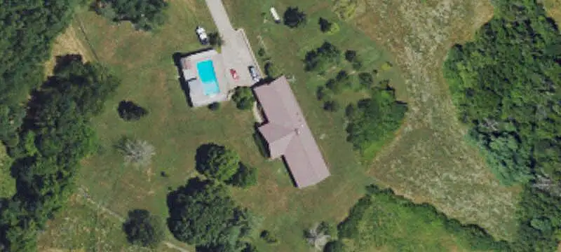 Seven-Bedroom Farm with Barn