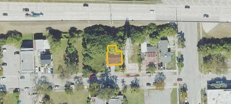 Live-Work Space with Food Truck Yard