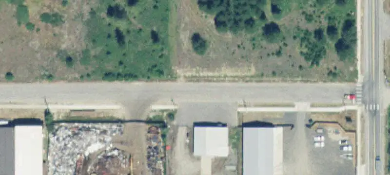 Flex Building with Fenced Yard