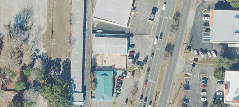 Retail Building with Pet Facilities
