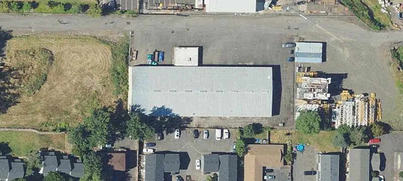 Clear-Span Warehouse with Grade Doors