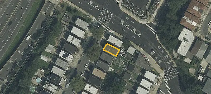Duplex with Basement Bonus Rooms
