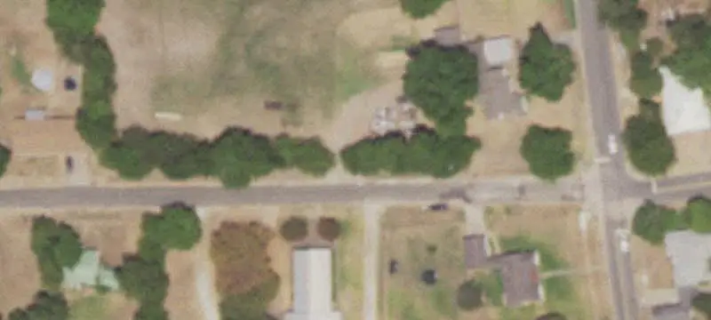 1013 W College Ave, Clarksville, TX