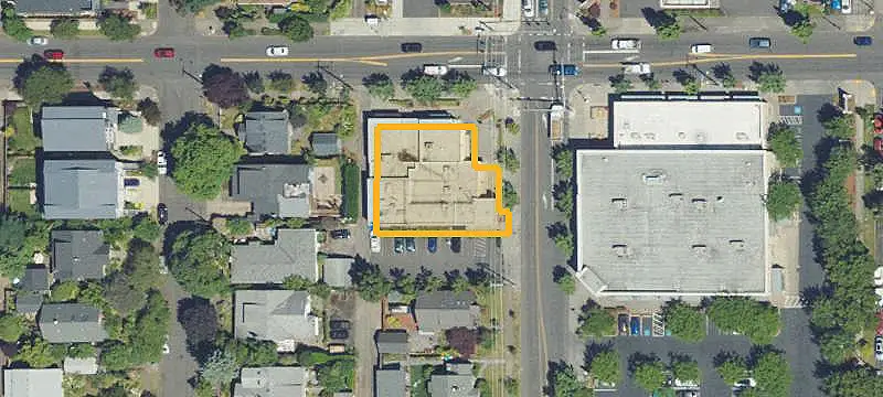 Dual-Frontage Retail Center