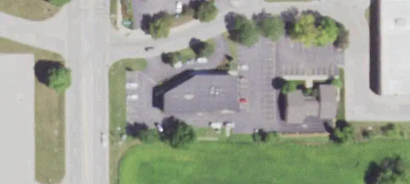 All-Brick Office Building with Flexible Layout