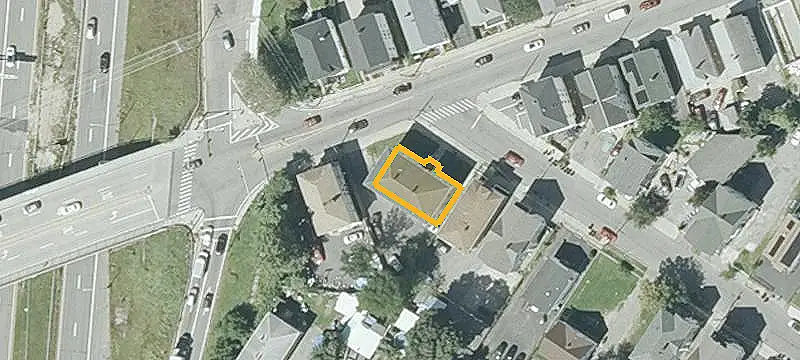 6-Unit Apartment Building