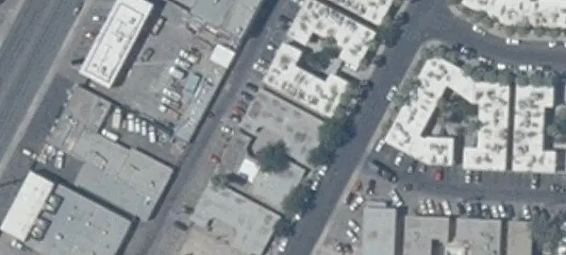 Single-Story Courtyard Apartment Building