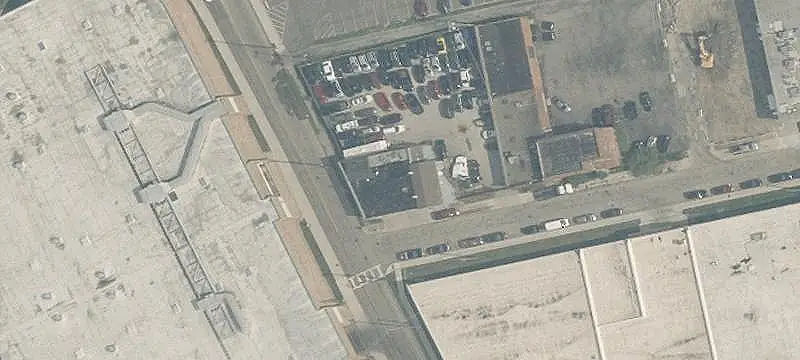 3-Bay Auto Shop with Storage Lot
