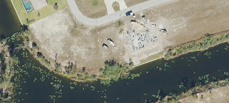 Commercial Land for Professional Use