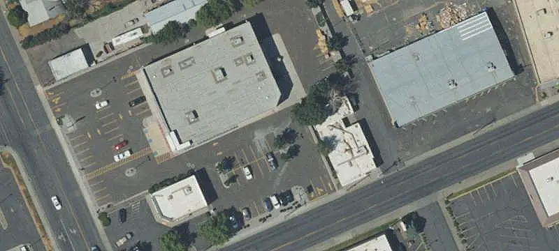 Storefront Property with Kennel Facilities
