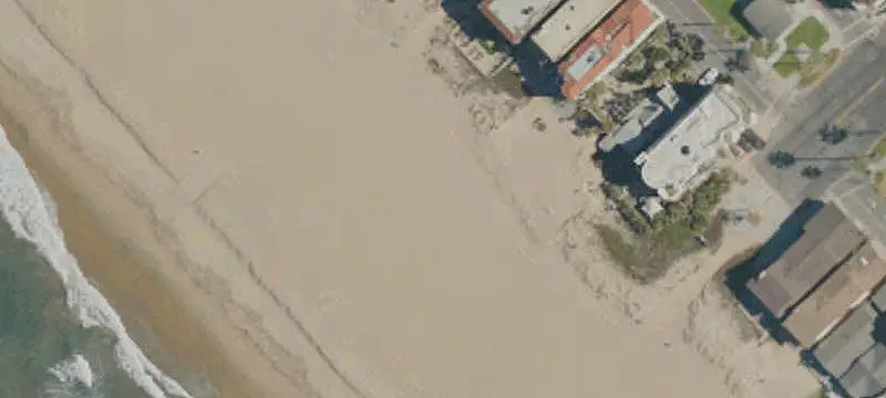 Beachside Bar with Apartment