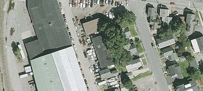 Leased Auto Shop Building