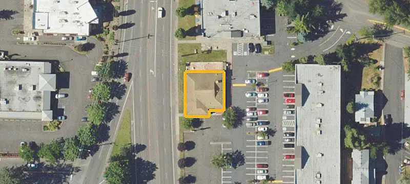 Restaurant Building Near Retail Centers