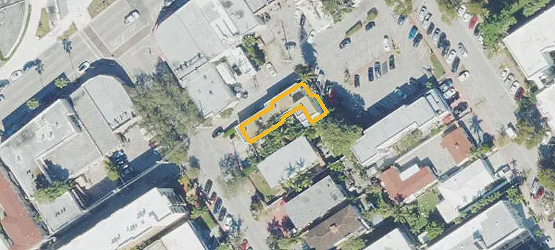 Six-Unit Apartment Building with Courtyard