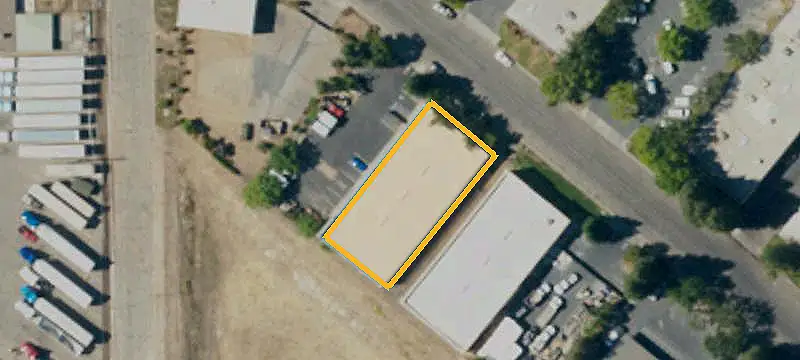 Fenced Office/Warehouse with Clear Height