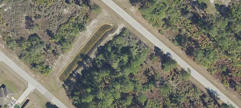 430 Wickham S Avenue, Lehigh Acres, FL 33974