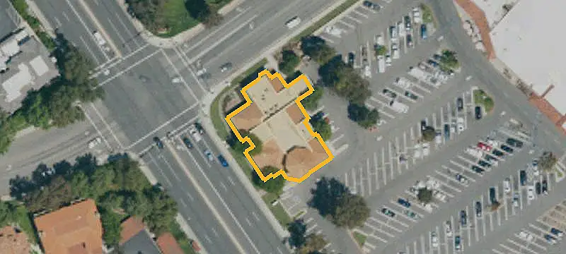 Retail Sublease in Shopping Center