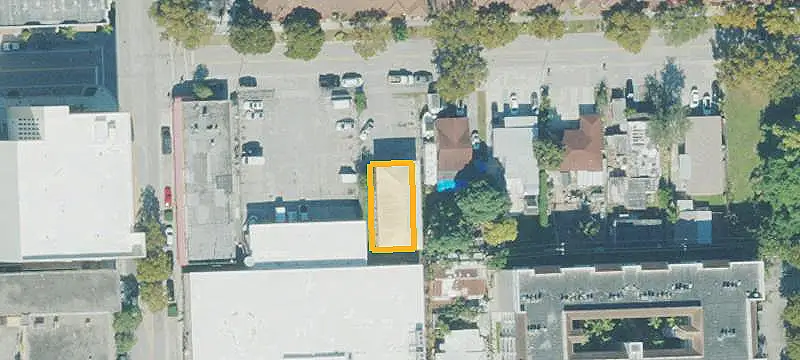 6-Unit Apartment Building